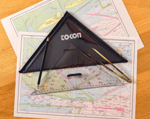 Tokon Yachtschule - Navigationsdreieck mit Karten
