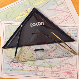Tokon Yachtschule - Navigationsdreieck mit Karten